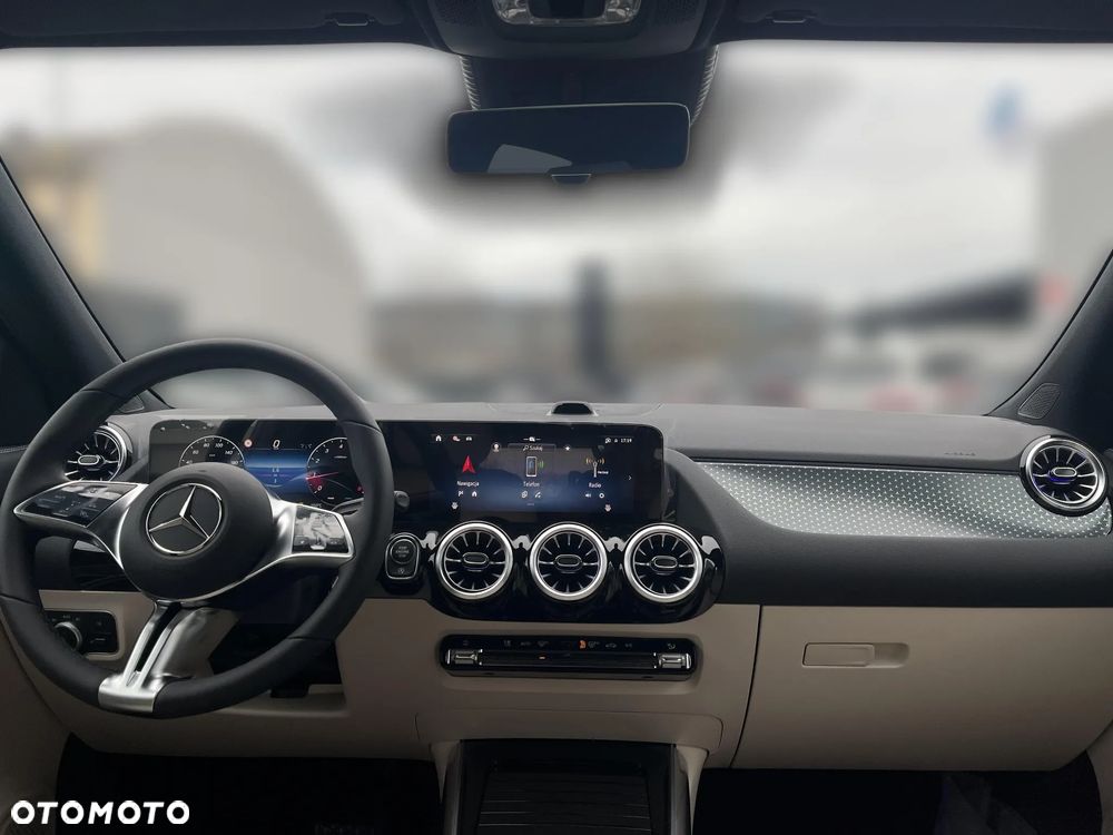Mercedes-Benz GLA - 15