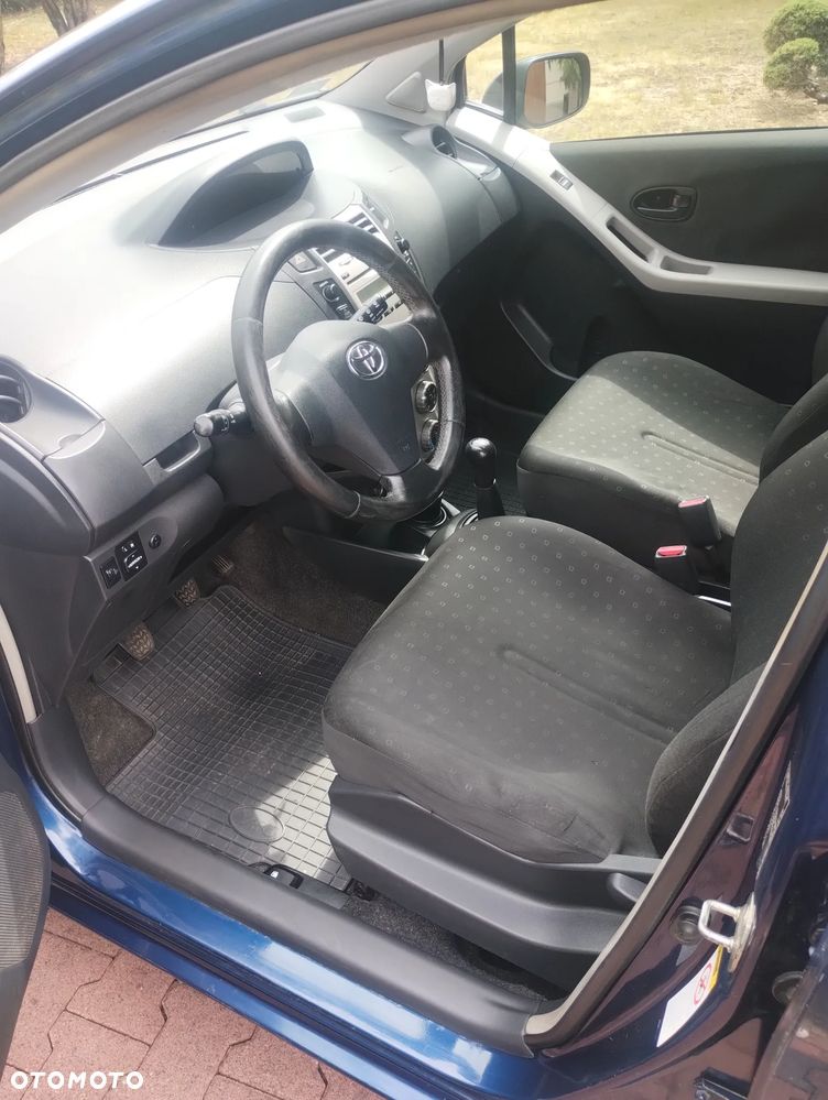 Toyota Yaris - 11