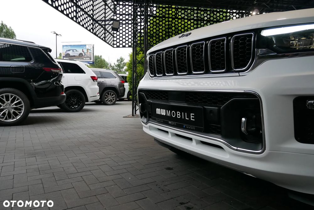 Jeep Grand Cherokee - 33