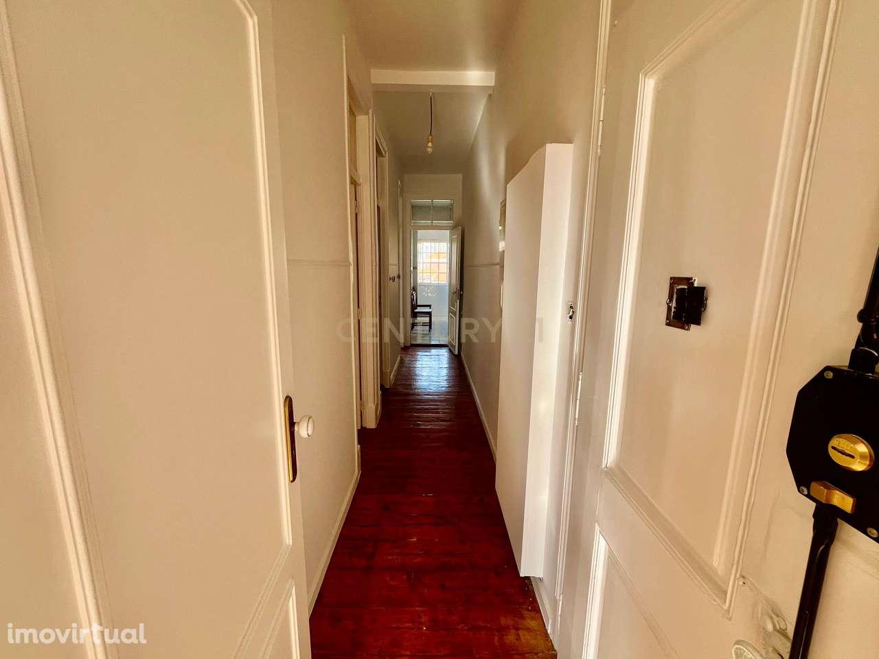 Um apartamento com alma lisboeta, história e enorme potencial no coraç - Grande imagem: 4/40