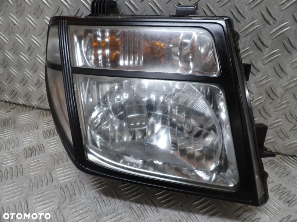 NISSAN NAVARA D40 LAMPA PRAWA PRZÓD - 2