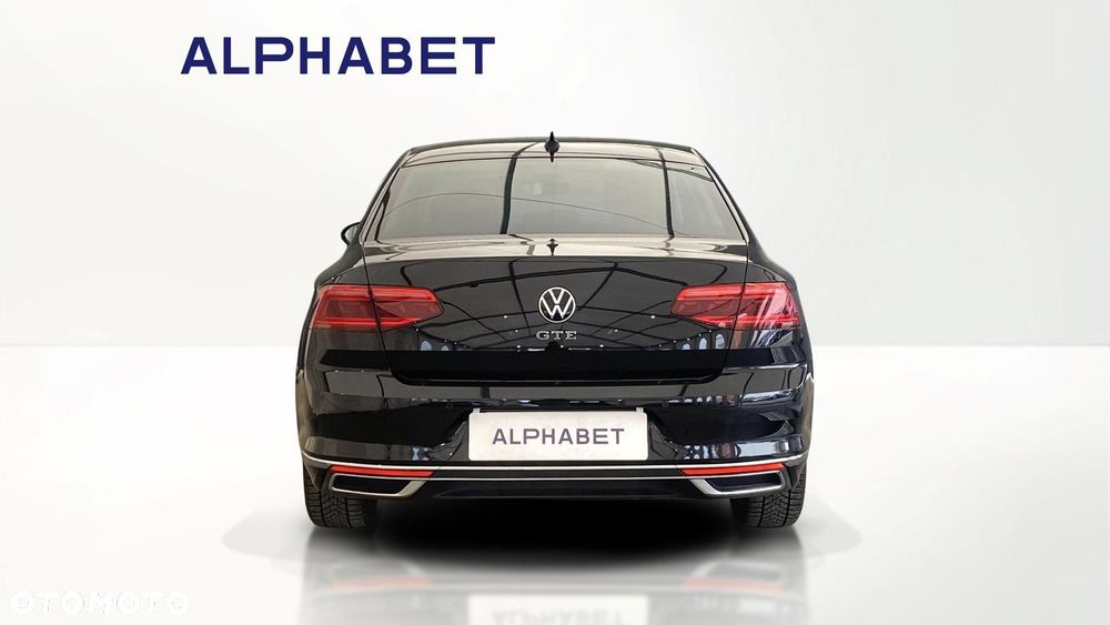Volkswagen Passat - 4