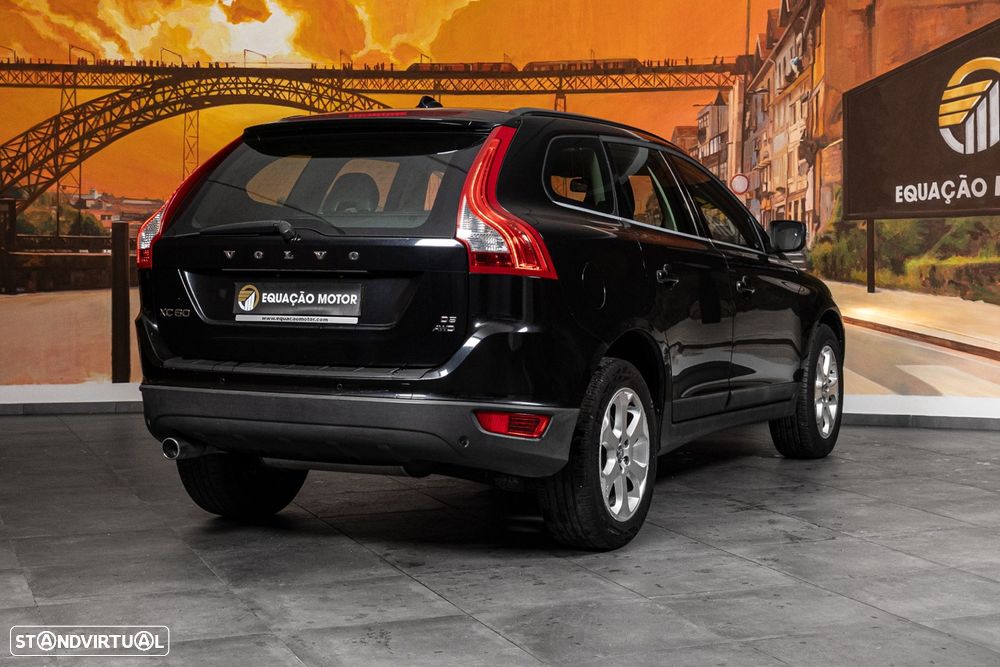 Volvo XC 60 D5 Momentum Geartronic - 4