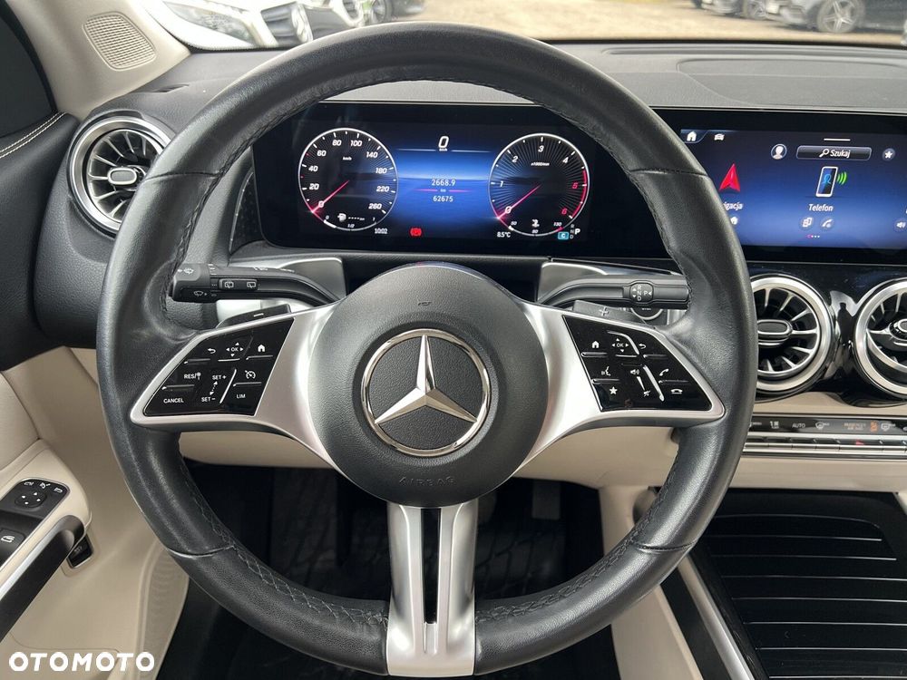 Mercedes-Benz GLB - 11