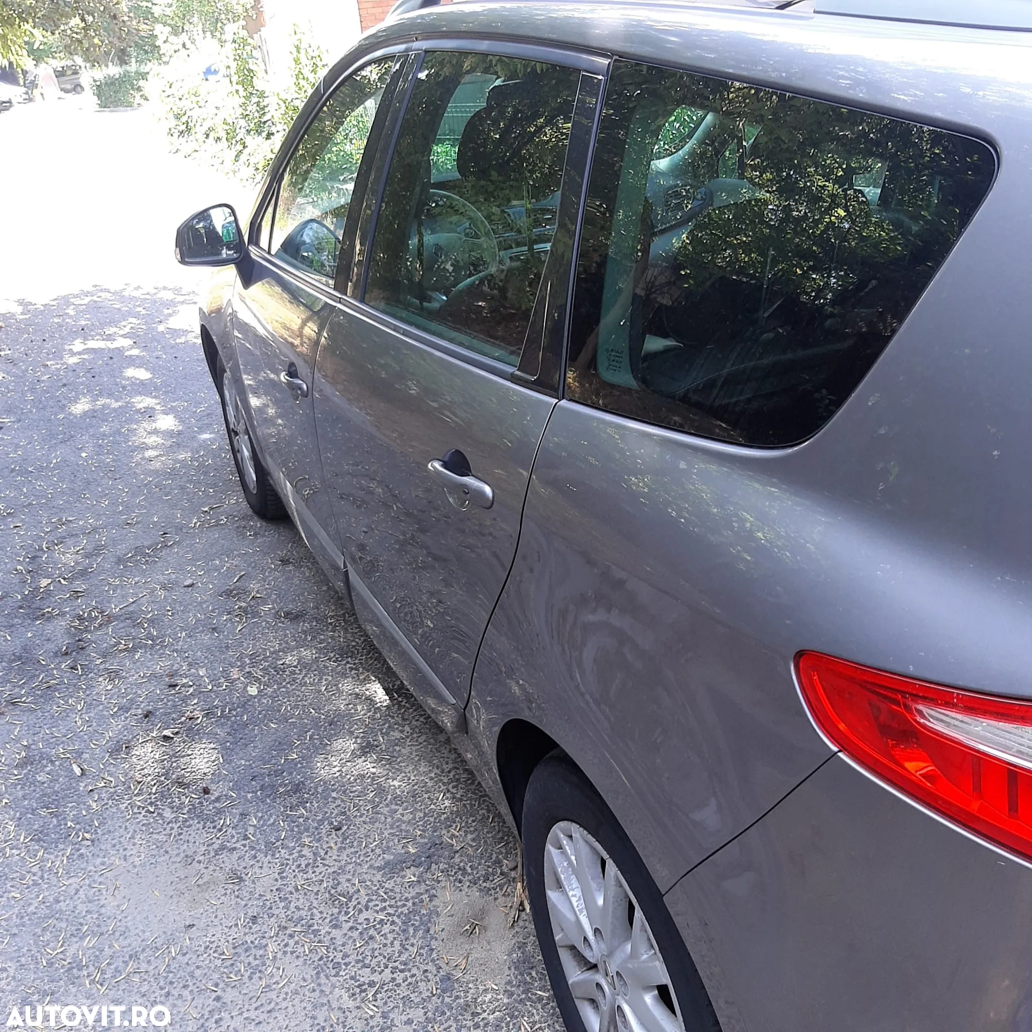 Renault Grand Scenic 1.6 dCi Stop&Start Energy Privilege - 12