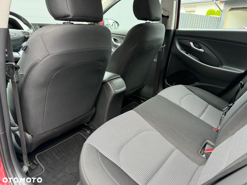 Hyundai i30 1.5 DPI Classic + - 26