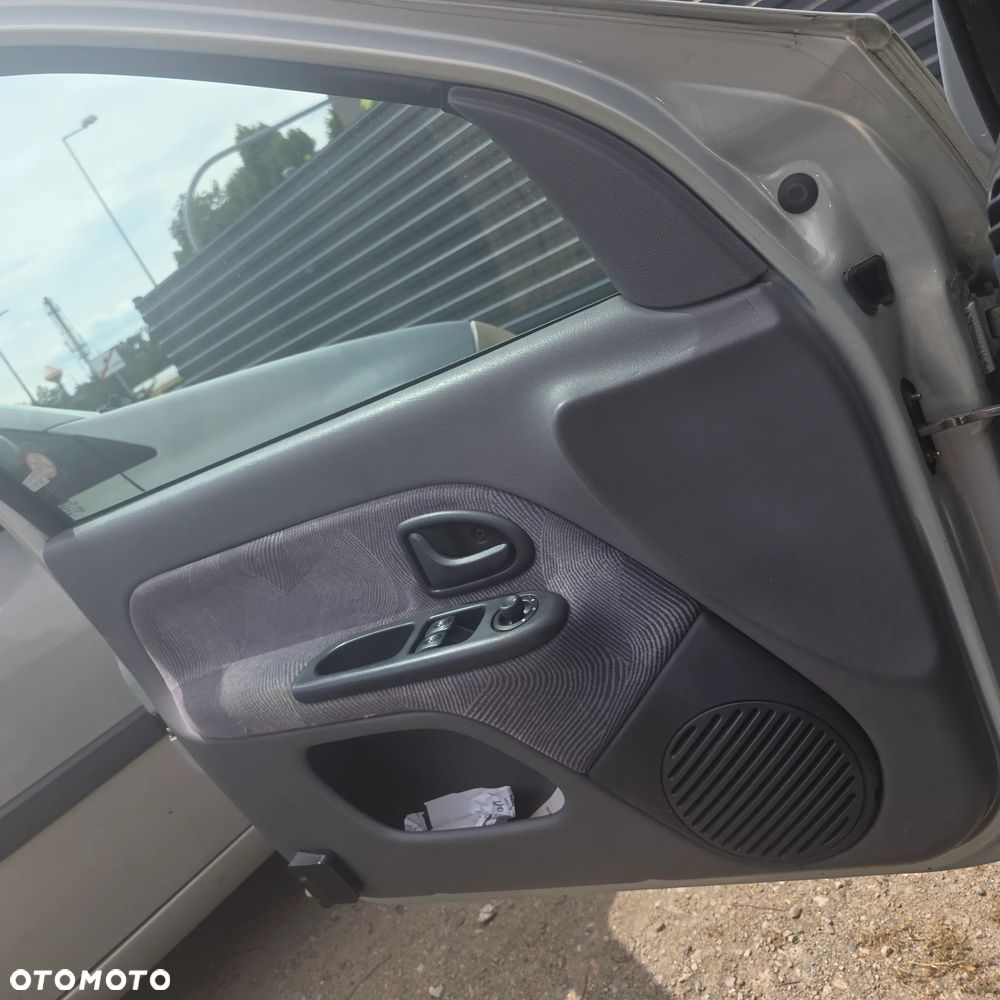Renault Clio - 8