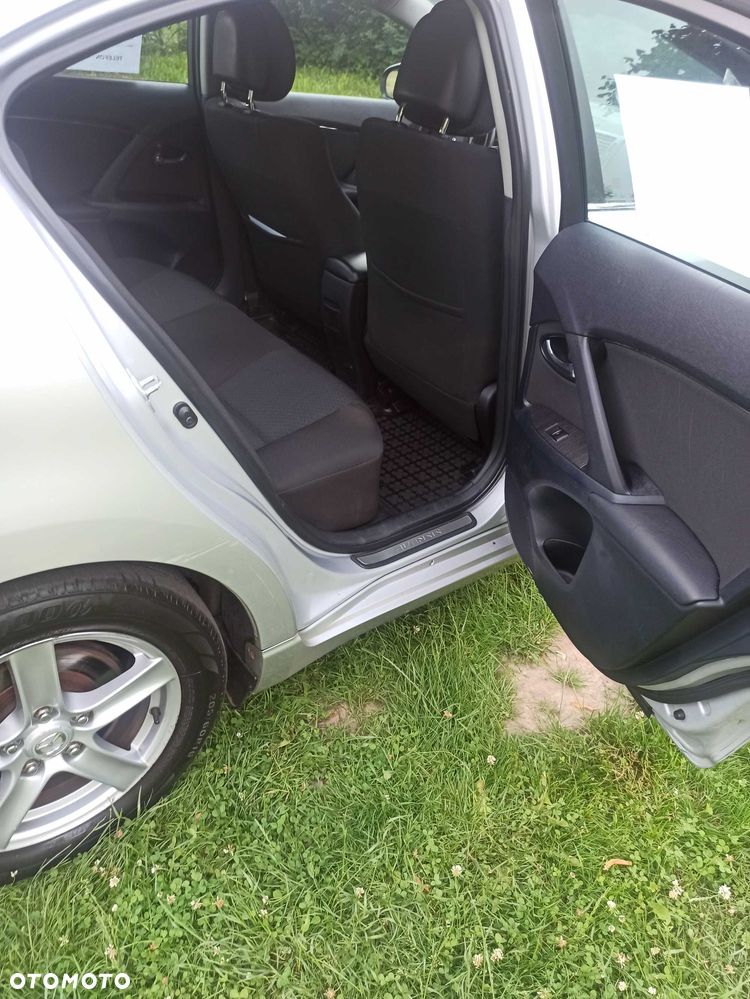 Toyota Avensis - 8