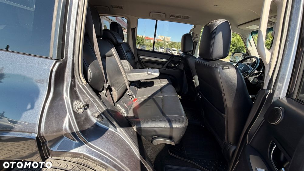 Mitsubishi Pajero 3.8 V6 Instyle - 22