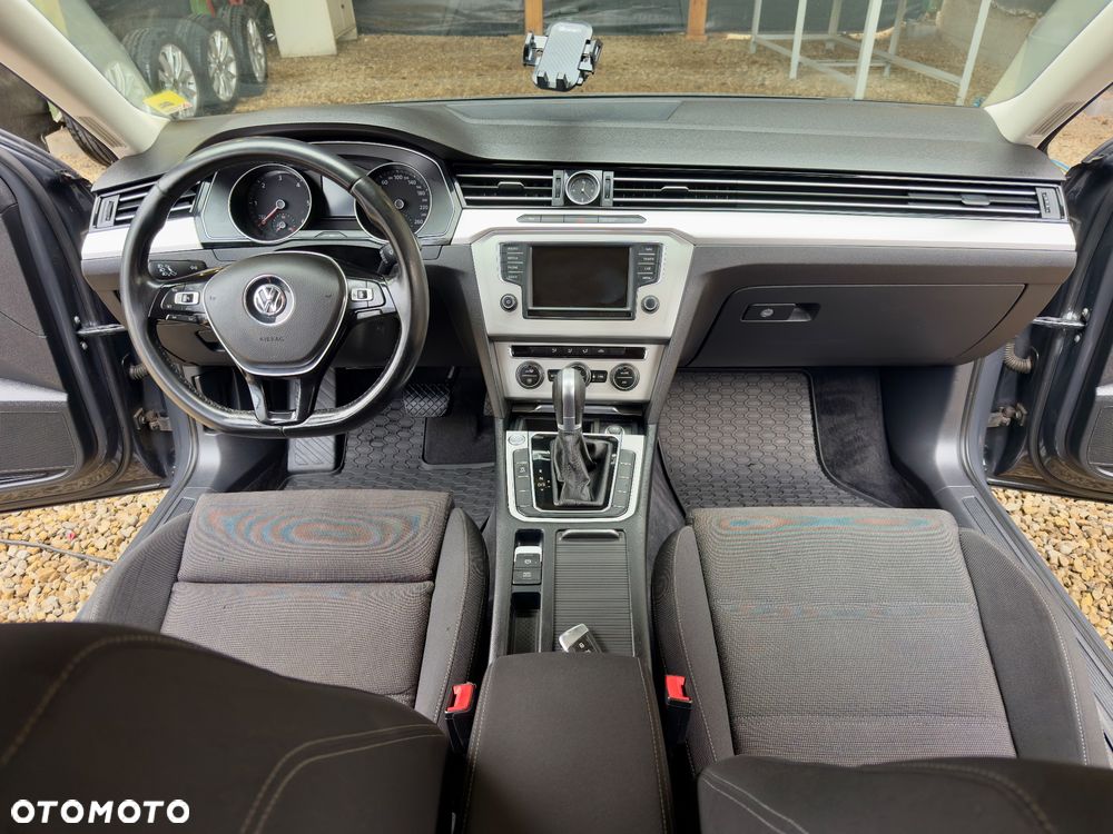 Volkswagen Passat - 25