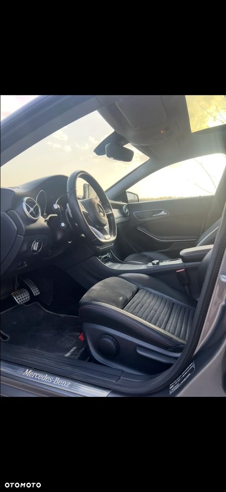 Mercedes-Benz CLA 220 4-Matic AMG Line - 13