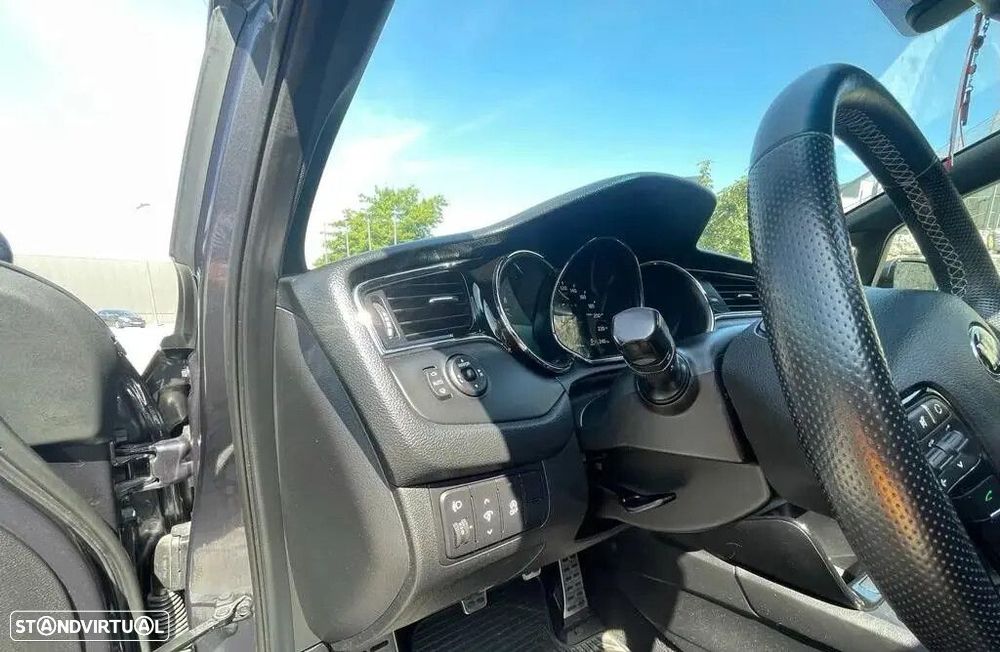 Kia Ceed - 12