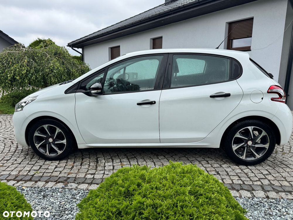 Peugeot 208 - 12