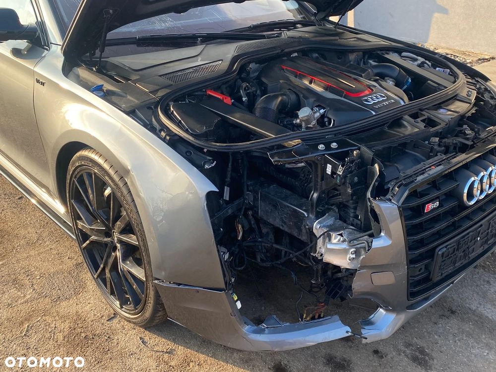 Audi S8 Plus - 6