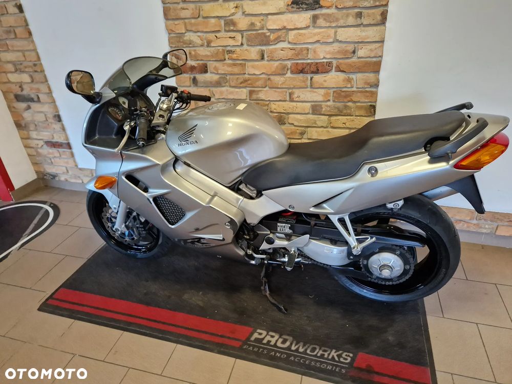 Honda VFR - 6