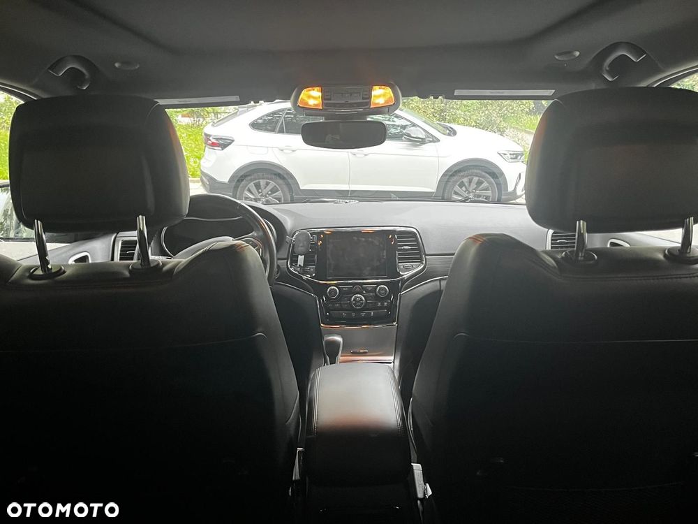 Jeep Grand Cherokee - 28