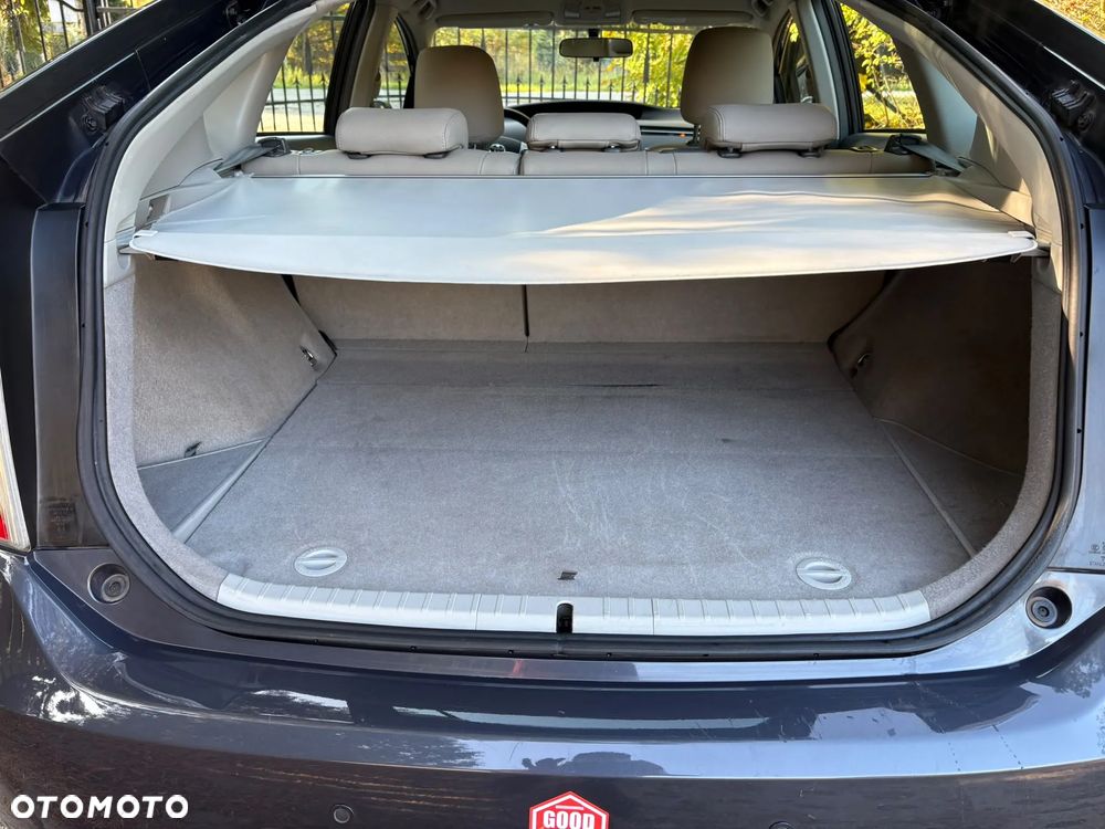 Toyota Prius (Hybrid) Executive - 17