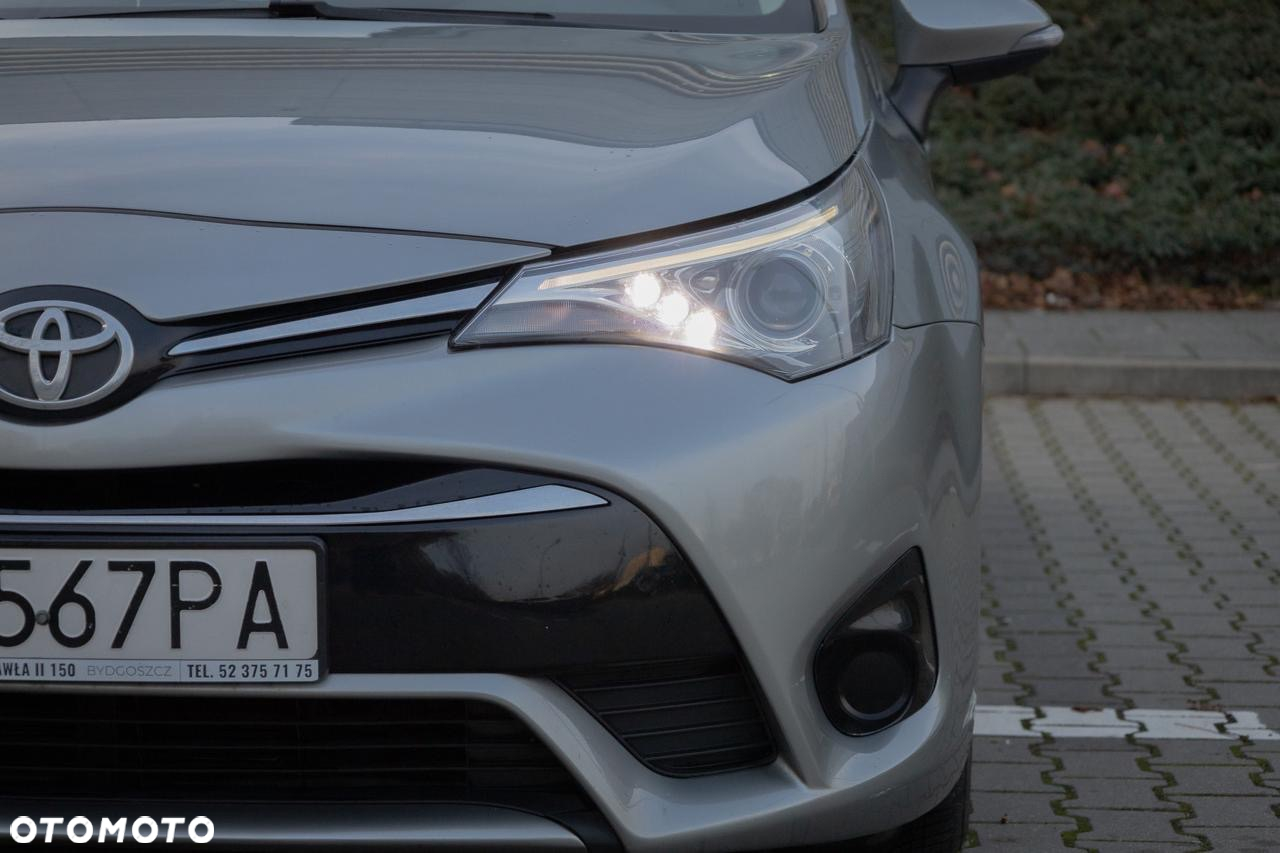 Toyota Avensis Combi 1.6 - 14