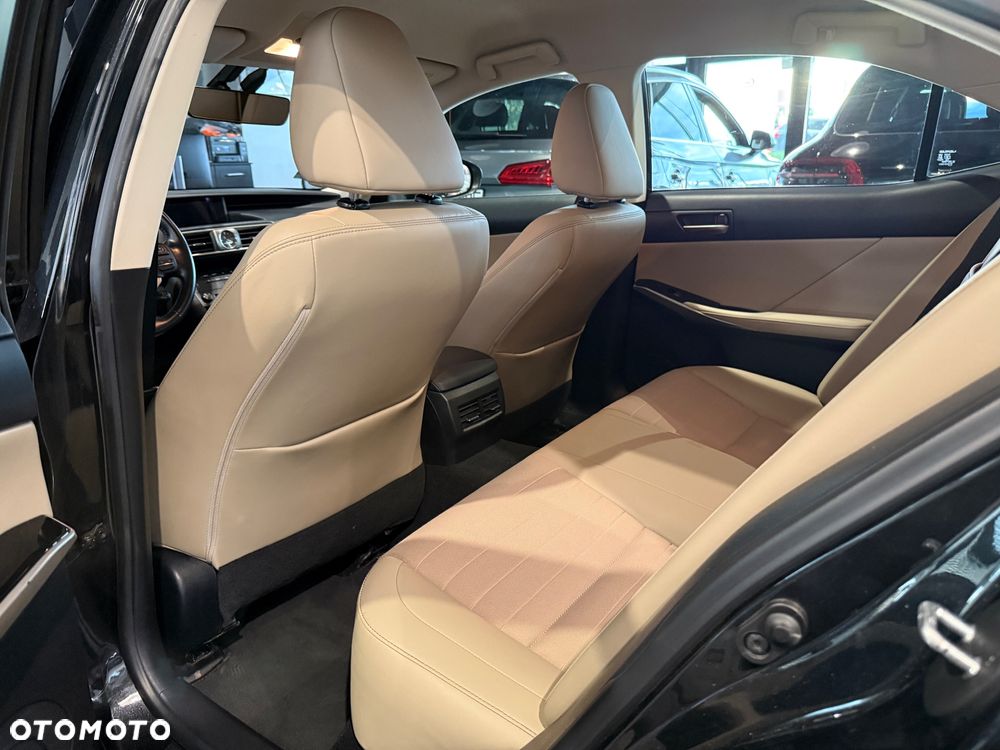 Lexus IS 200t Executive Line - 10