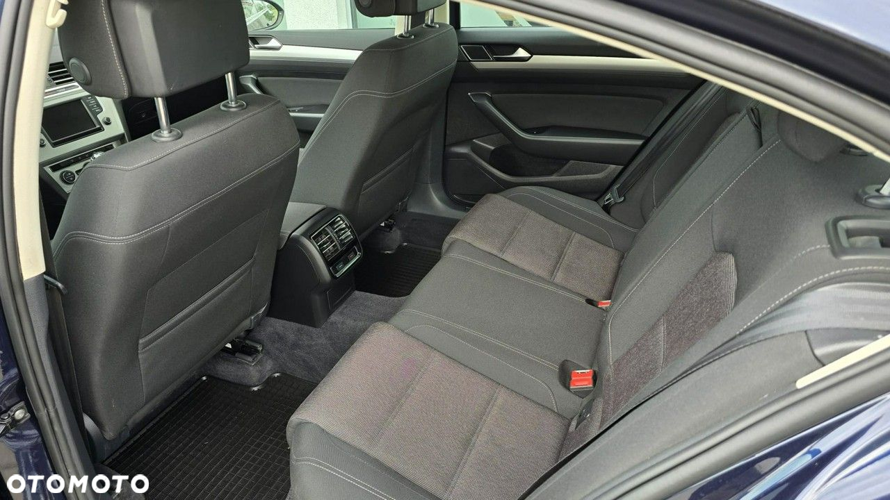 Volkswagen Passat - 18