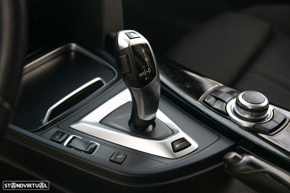 BMW 330 e iPerformance Line Sport - 37