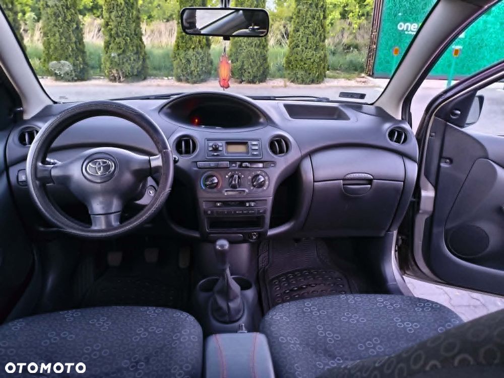 Toyota Yaris 1.0 Base - 10