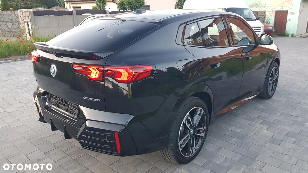 BMW iX2 - 11