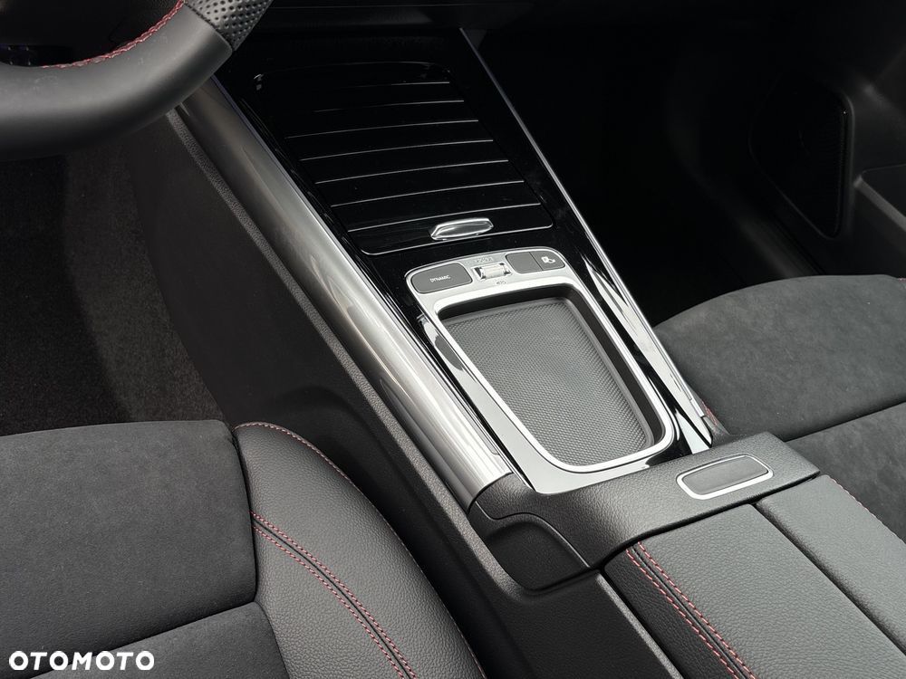 Mercedes-Benz GLA 220 mHEV 4-Matic AMG Line 8G-DCT - 22