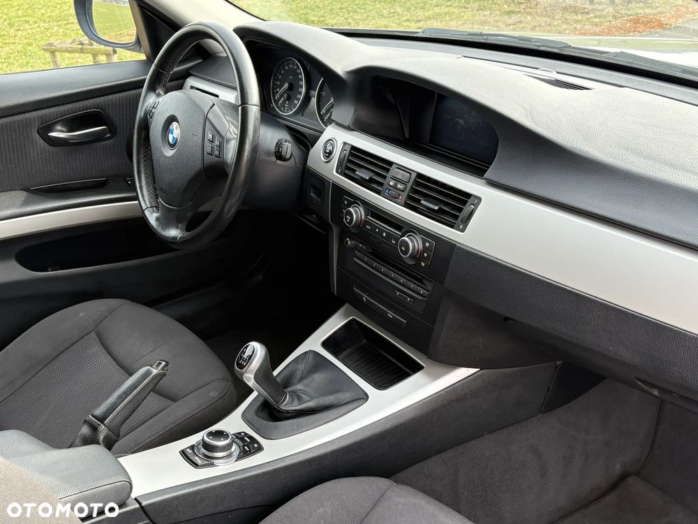 BMW Seria 3 318d - 12