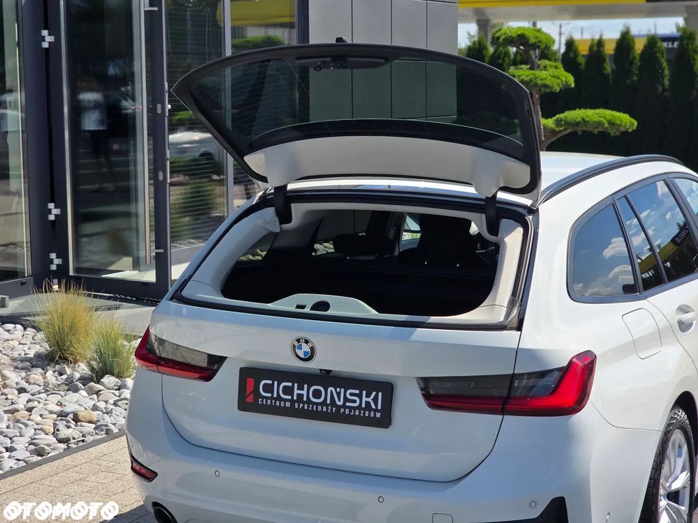 BMW Seria 3 318i Sport - 36