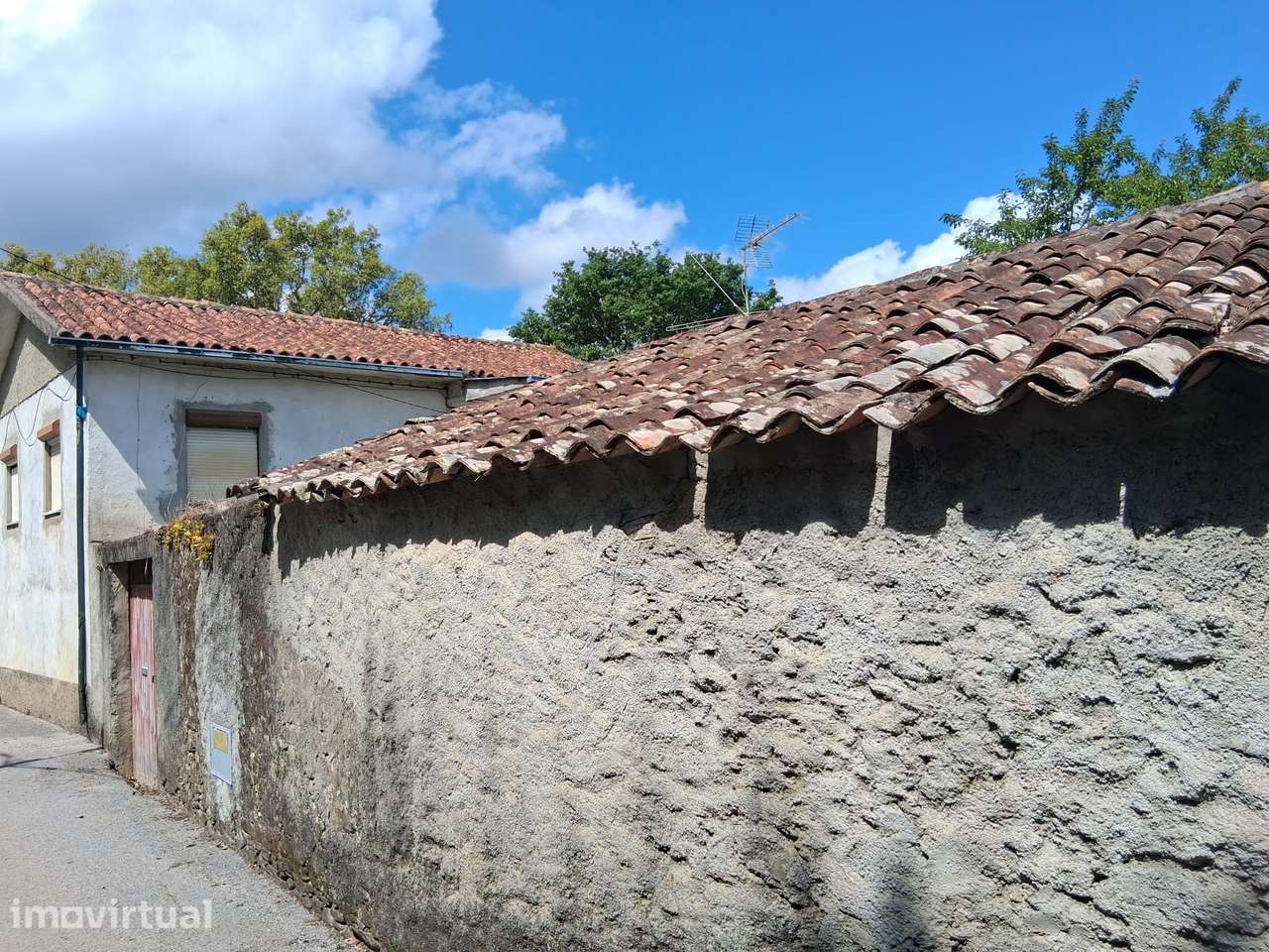 Moradia para Restaurar com Terreno Urbano – Cadaixo, Miranda do Corvo - Grande imagem: 2/40