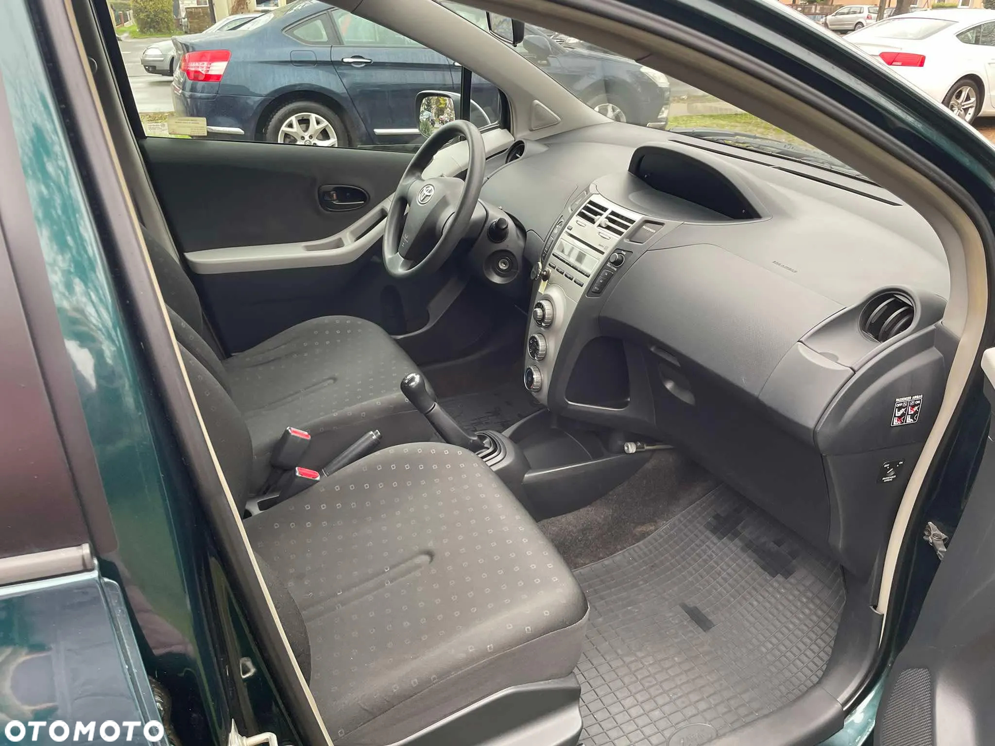 Toyota Yaris - 4