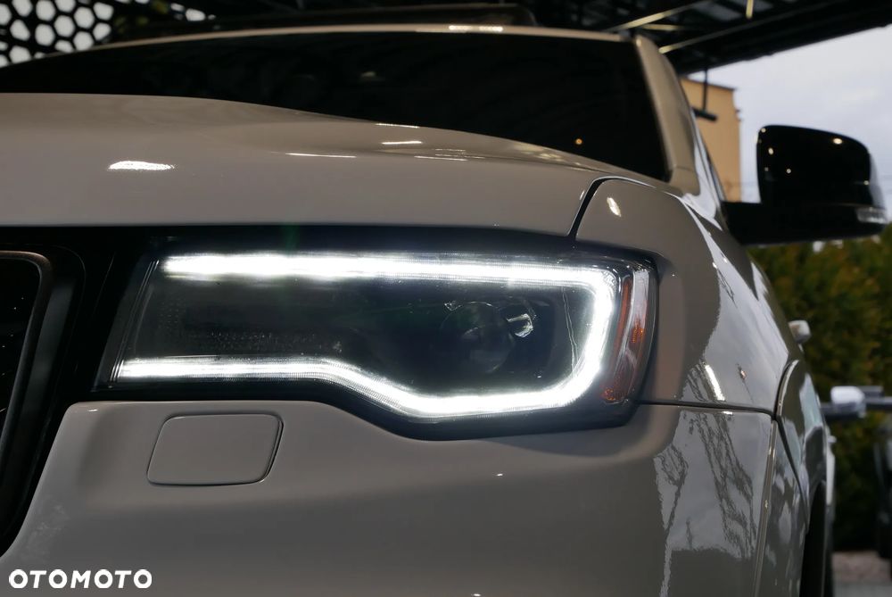 Jeep Grand Cherokee - 37