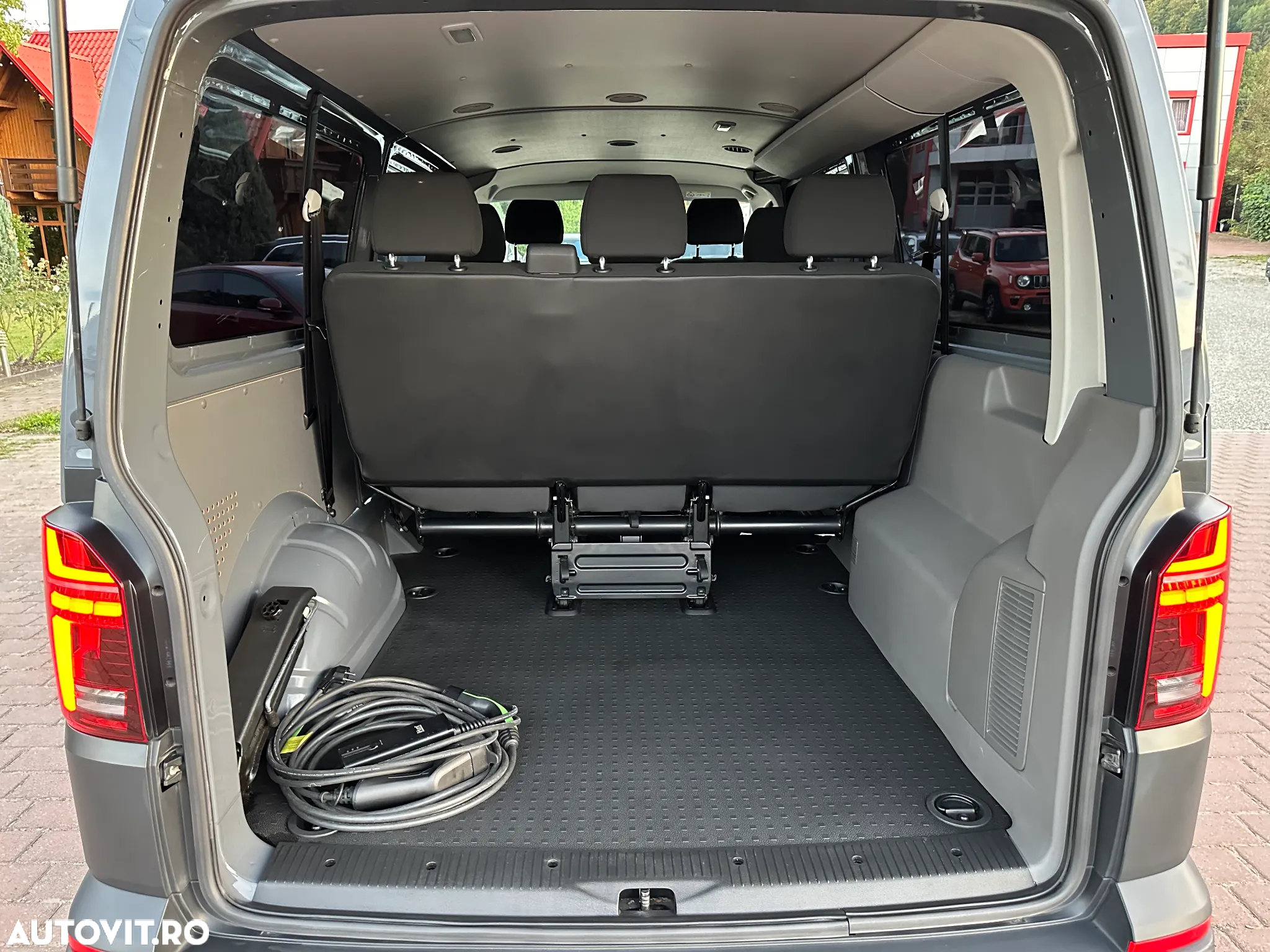 Volkswagen Caravelle - 15