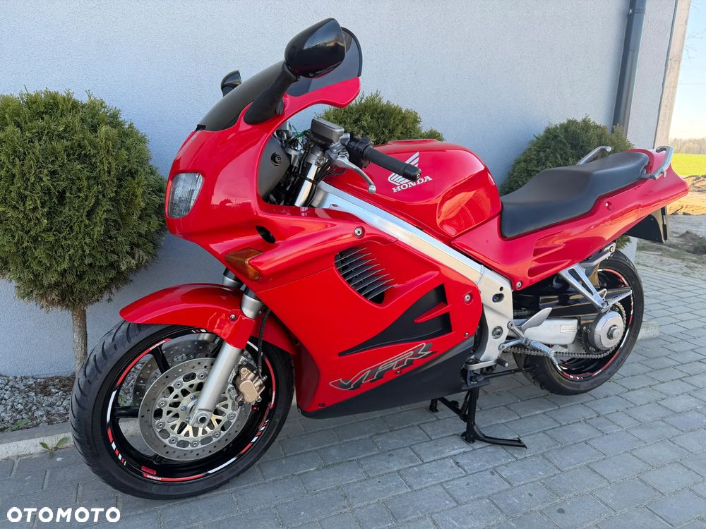 Honda VFR - 8