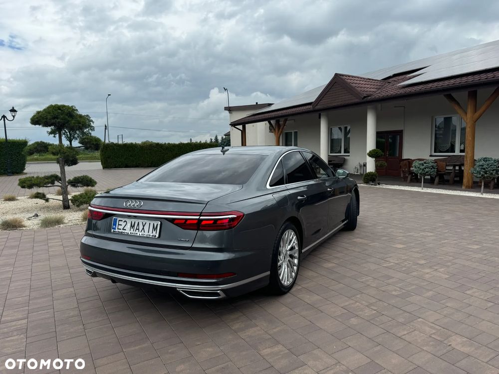 Audi A8 - 4