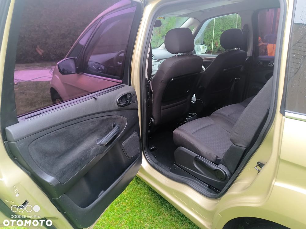 Ford Galaxy - 13