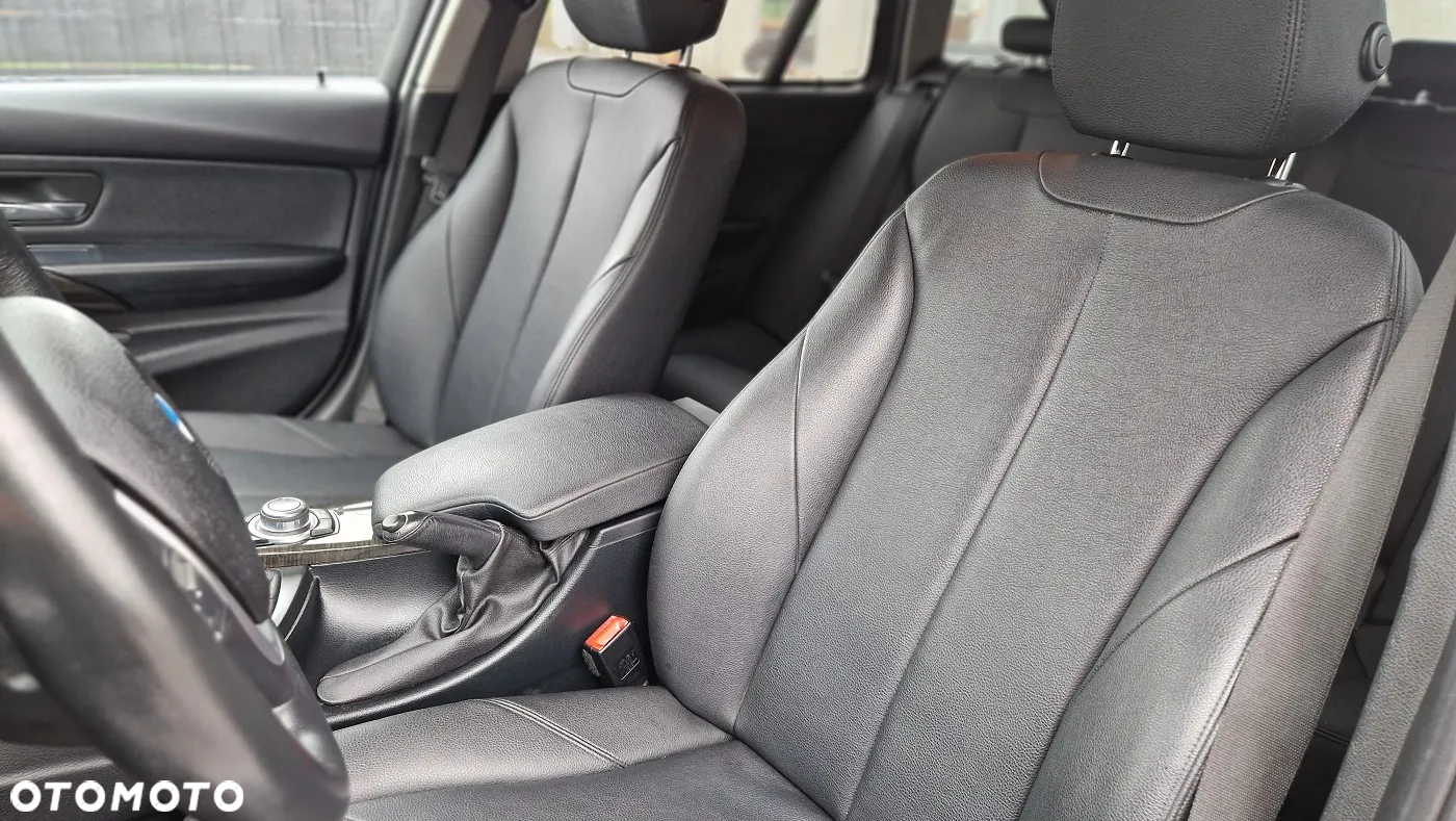 BMW Seria 3 320d Luxury Line - 17