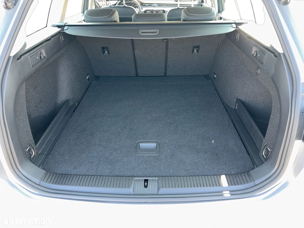 Volkswagen Passat 2.0 TDI DSG Elegance - 13