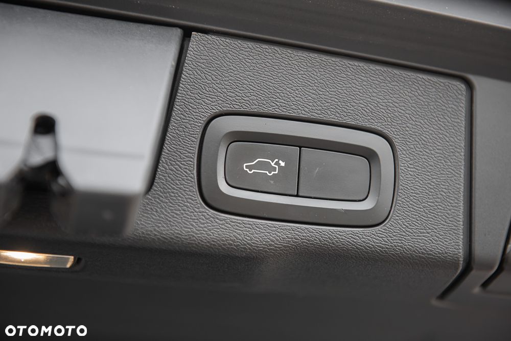 Volvo XC 60 D4 SCR AWD R-Design - 32