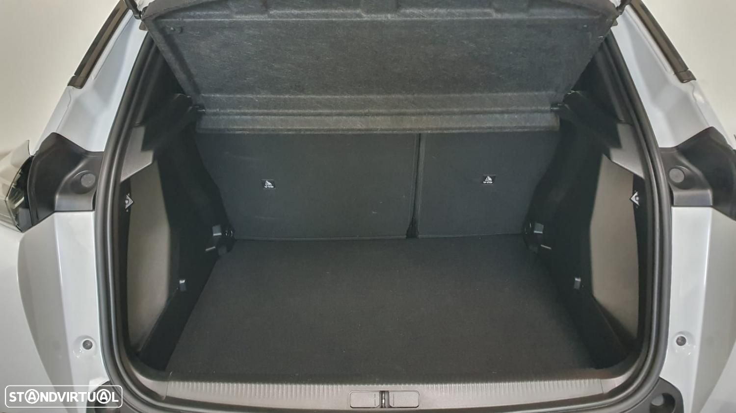 Peugeot 2008 1.2 PureTech Allure - 24