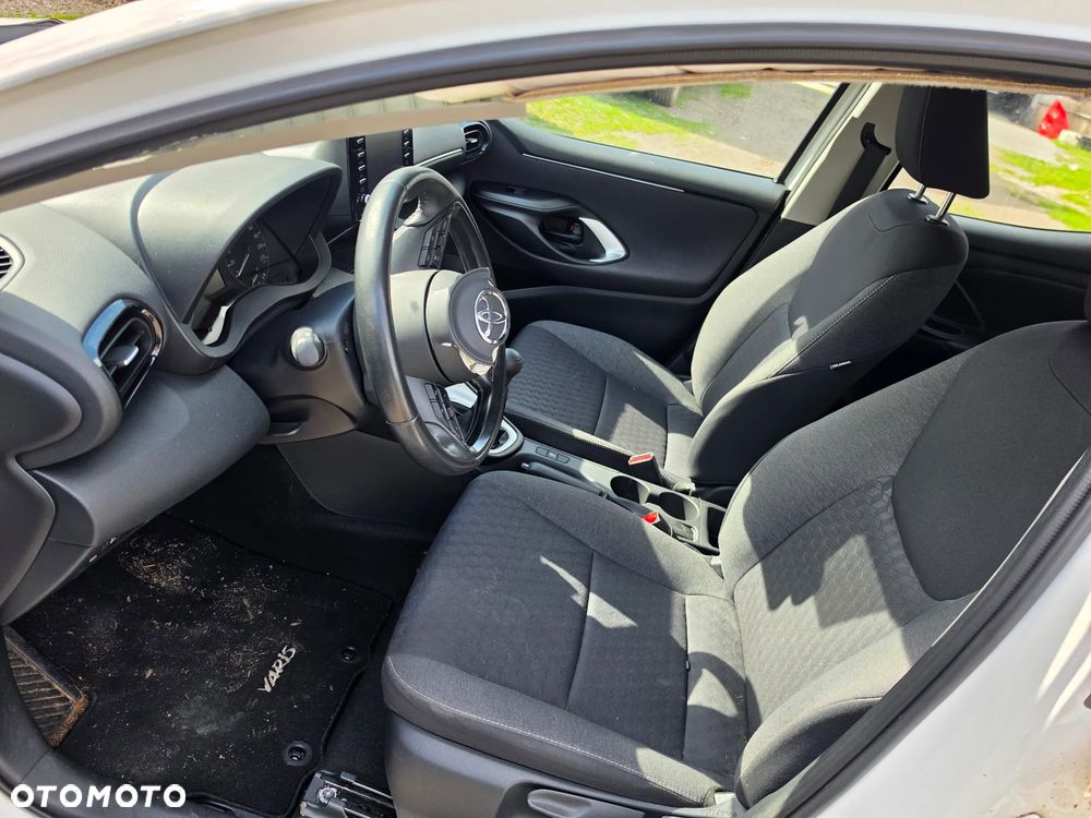 Toyota Yaris 1.0 Premium - 9