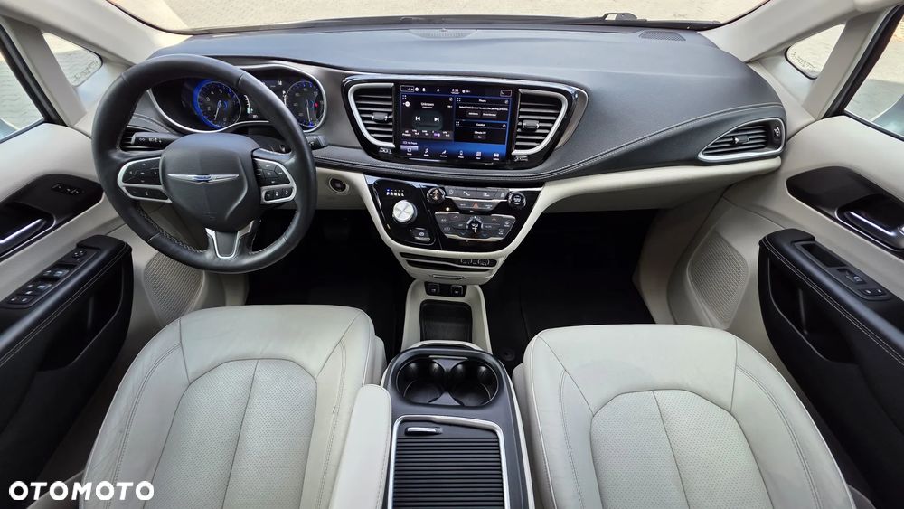 Chrysler Pacifica - 10