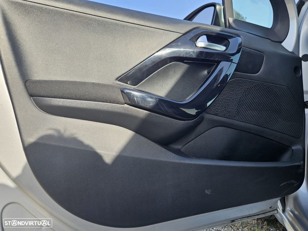 Peugeot 208 1.2 PureTech Style - 42