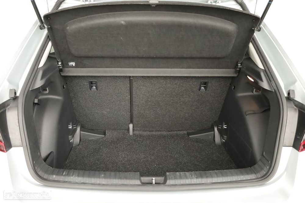 Skoda Fabia 1.0 TSI DSG — fotografia 23