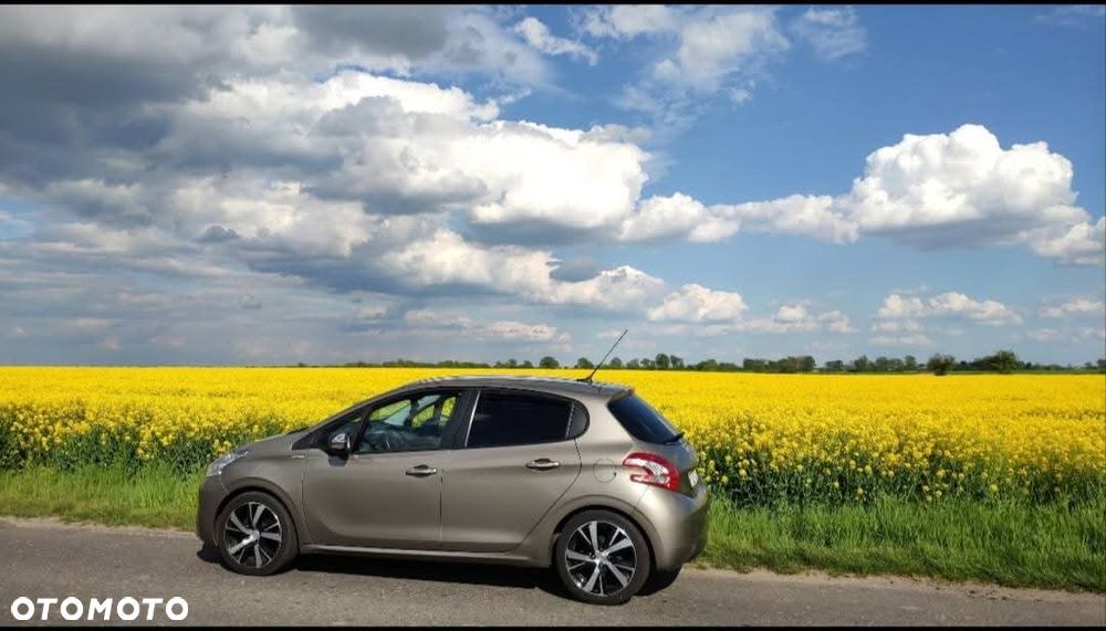 Peugeot 208 - 1