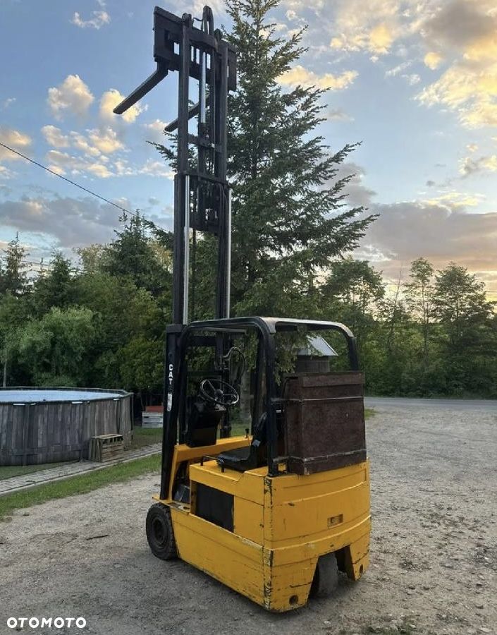 Caterpillar F35 - 16