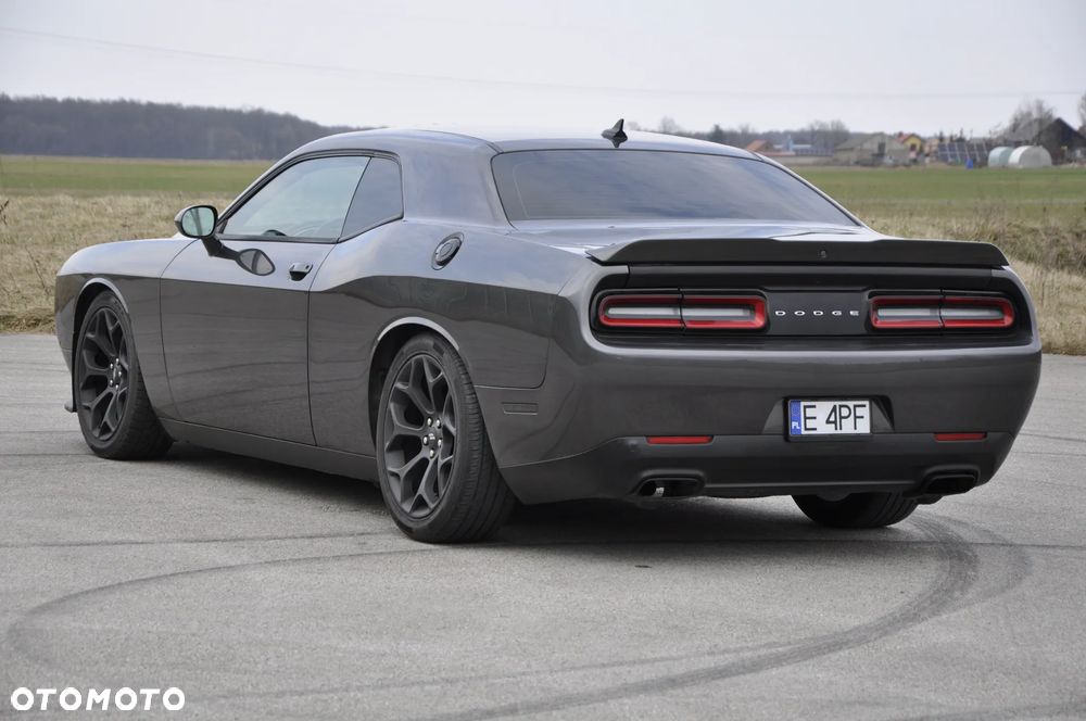 Dodge Challenger - 4