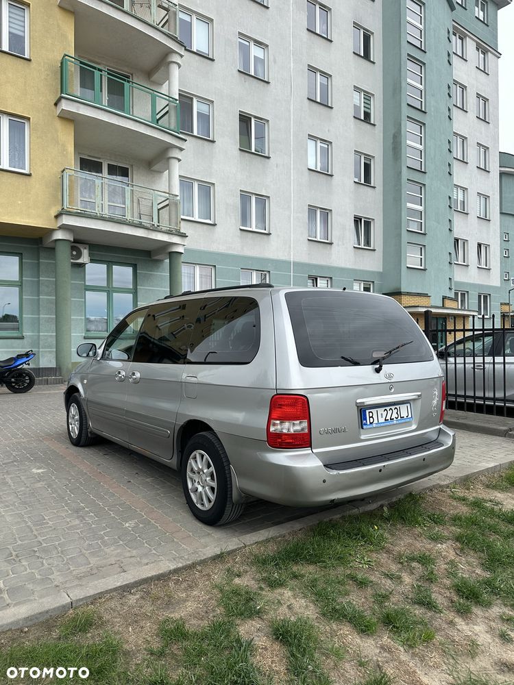 Kia Carnival - 4