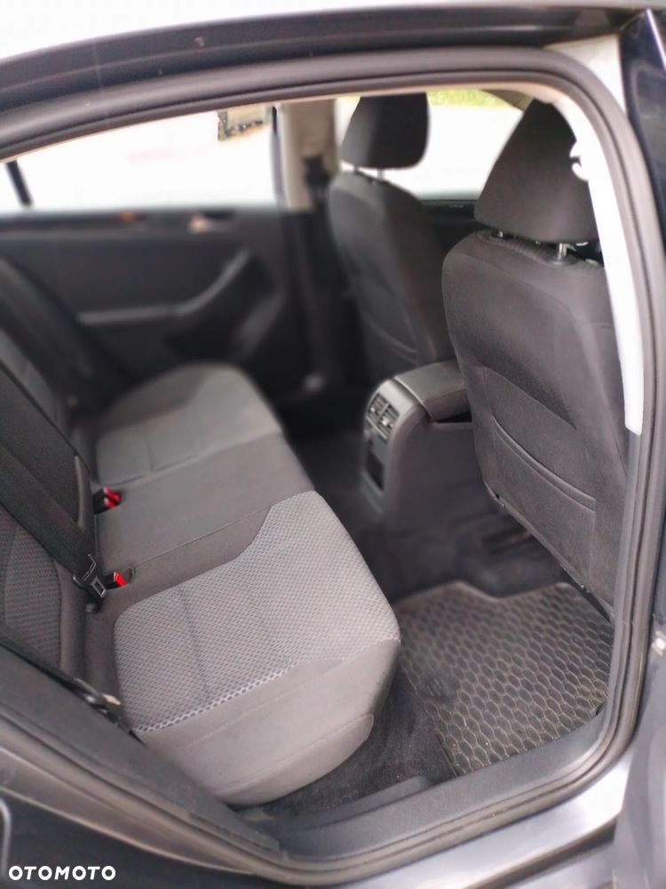 Volkswagen Jetta 1.6 TDI Comfortline - 6